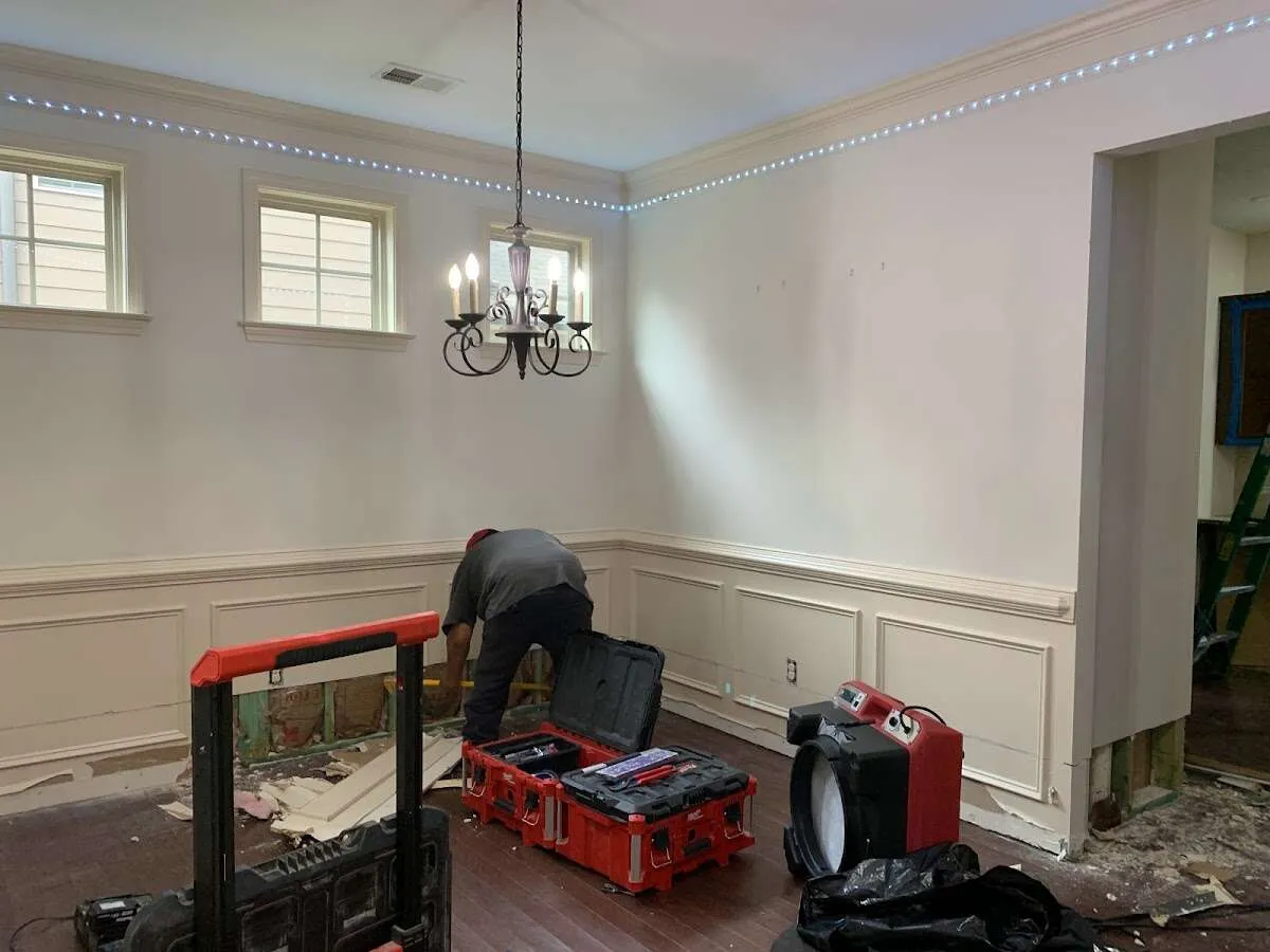 Restoration technician with professional equipment in Mount Vernon